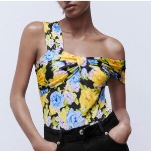 🎅 3/$15 SALE Zara Asymmetrical Blue and Yellow Floral Bodysuit Top NWOT Medium